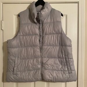 Old Navy. Women’s Gray Sleeveless Puffer Zip Up Jacket/Vest. NWT. XXL. Pockets.